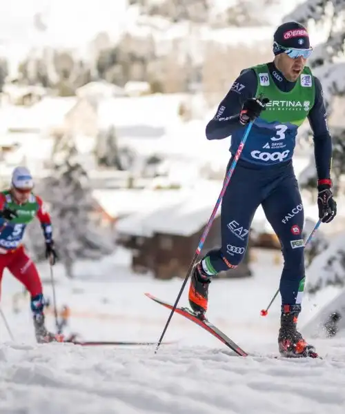 Federico Pellegrino esulta per la Coppa del Mondo a Cogne