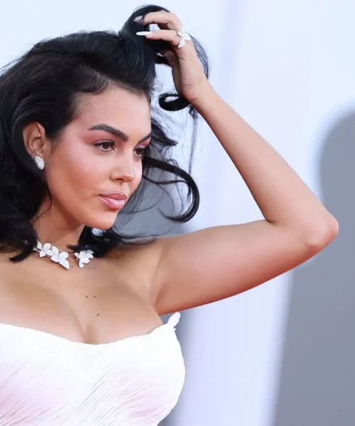 Il regalo di Cristiano Ronaldo a Georgina scatena le indiscrezioni. Foto