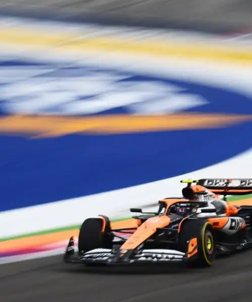 Lando Norris si prende anche le terze libere a Singapore, Ferrari indietro