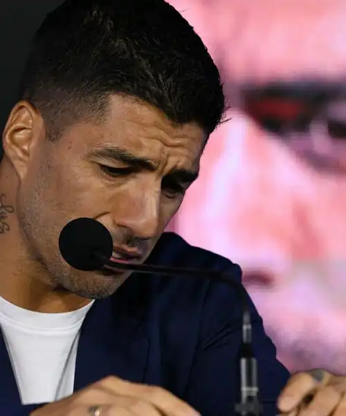 Annuncio in lacrime per Luis Suarez: le foto