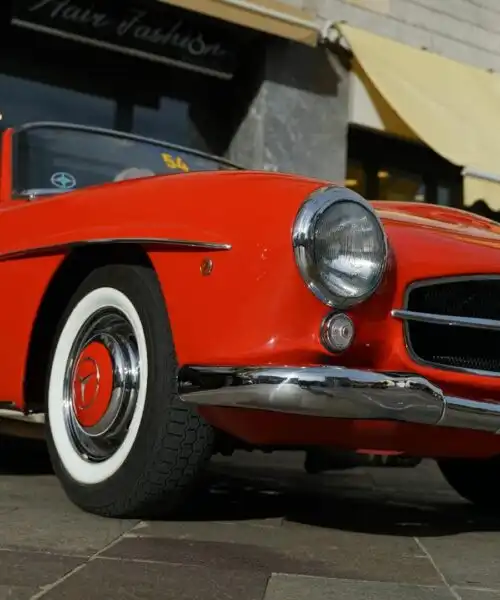 Eleganza senza tempo per la Mercedes-Benz 190 SL: le foto