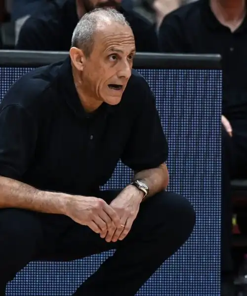 Ettore Messina si gode il trionfo contro la Virtus Bologna