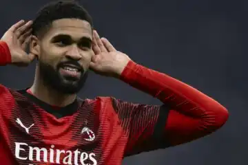 Ruben Loftus-Cheek difende Paulo Fonseca