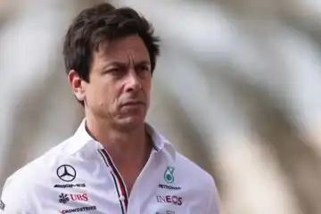 George Russell: Toto Wolff risponde a tono a Christian Horner