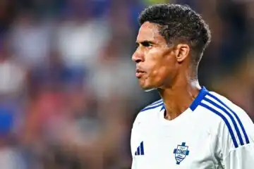 Dalla Francia sicuri: svolta inattesa sul futuro di Raphael Varane