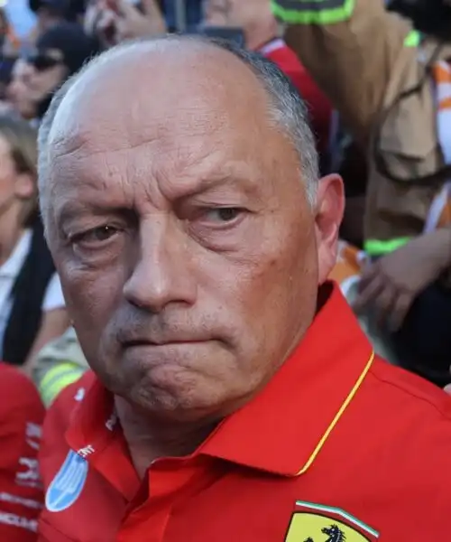 Delusione Ferrari: Vasseur non le manda dire a Charles Leclerc