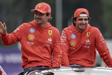 Ferrari, Carlos Sainz raggiante, Charles Leclerc si accontenta