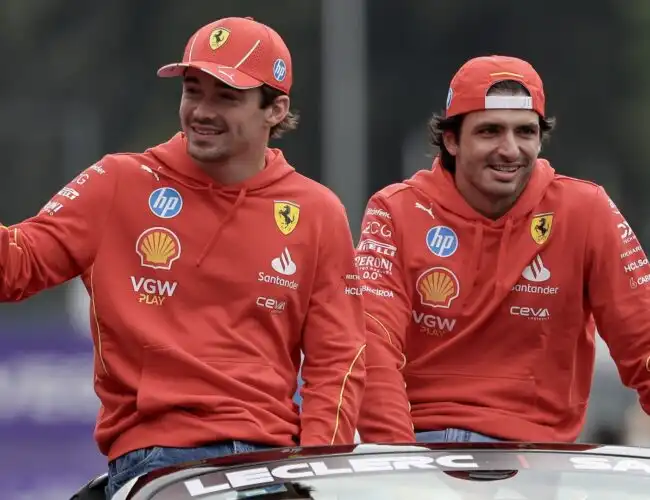 Ferrari, Carlos Sainz raggiante, Charles Leclerc si accontenta