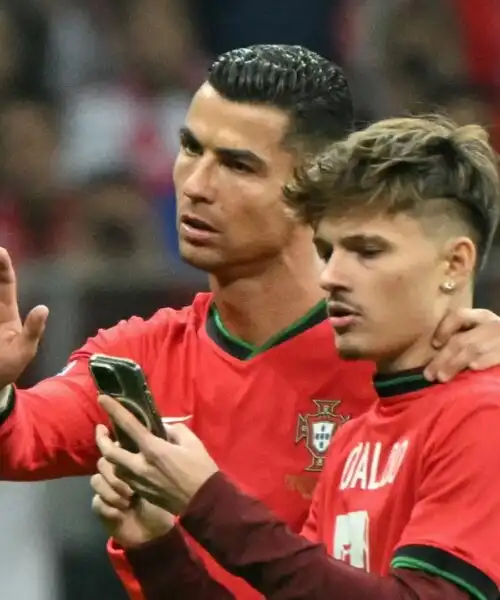 Cristiano Ronaldo, le foto del bel gesto in campo