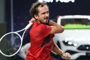 Shanghai, Daniil Medvedev supera Stefanos Tsitsipas e ritrova Jannik Sinner