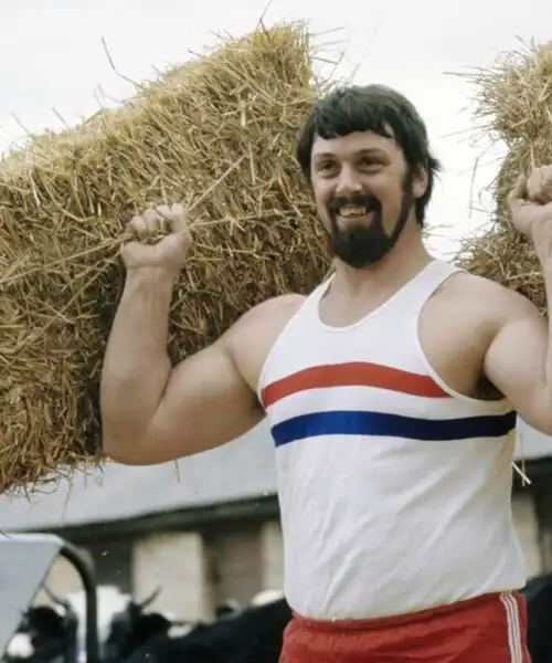 Addio al gigantesco Geoff Capes: le foto dell’uomo più forte del mondo