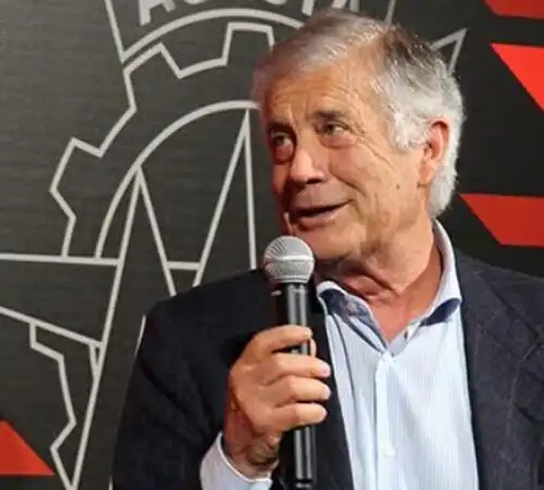 Giacomo Agostini e il paragone con Valentino Rossi