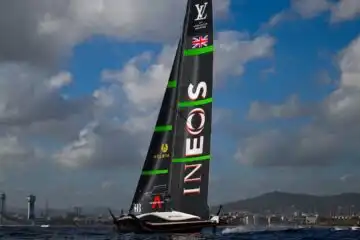 America’s Cup, Ineos Britannia dimezza il distacco da New Zealand