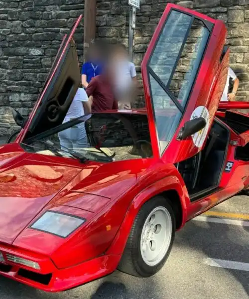 Lamborghini Countach: le foto di un bolide da 290 km/h