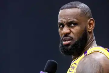 NBA, ira LeBron James: “Perchè dobbiamo andare fino a Milwaukee?”