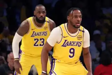 NBA: LeBron e Bronny in campo insieme: fatta la storia