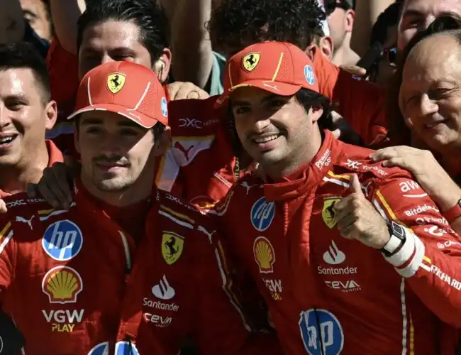 Ferrari, Leclerc e Sainz euforici: “Adesso il titolo”. La classifica