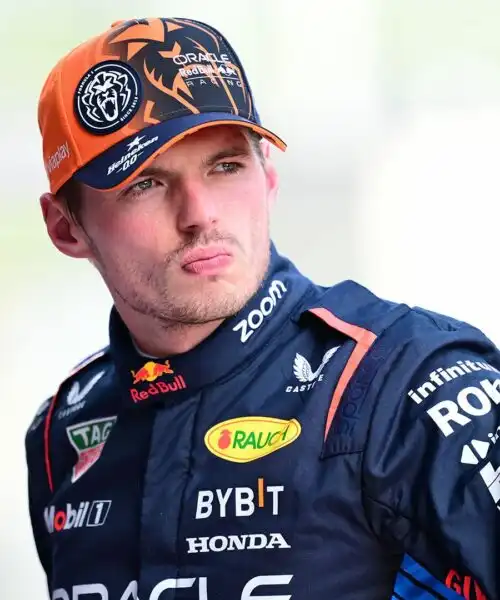 Max Verstappen minimizza su Lewis Hamilton e lancia una frecciata alla Ferrari