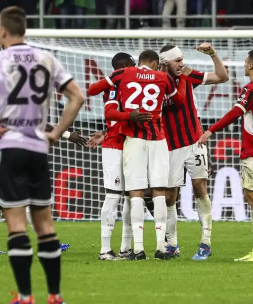 Milan in dieci per un’ora, due gol annullati all’Udinese: vincono i rossoneri