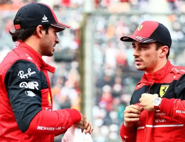 F1, umori opposti in Ferrari: Sainz esaltato, Leclerc arrabbiato