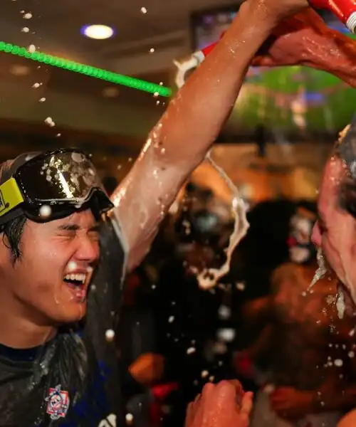 Le foto della festa sfrenata di Shohei Ohtani: obiettivo raggiunto