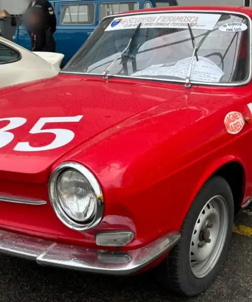 Ha 62 anni la sublime Simca 1000 nella sua variante coupé Bertone: le foto