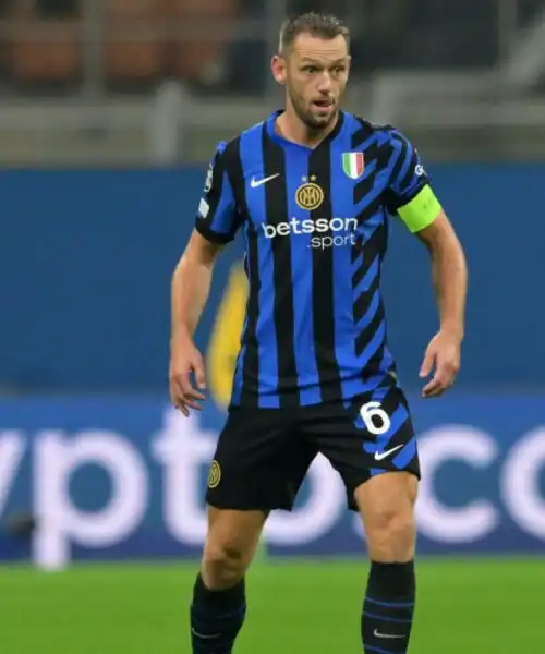 Stefan de Vrij esce allo scoperto sul futuro e lancia un assist all’Inter