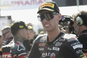 Moto2, Thailandia: van den Goorbergh travolge Arbolino: nessuna lesione ma tanta paura