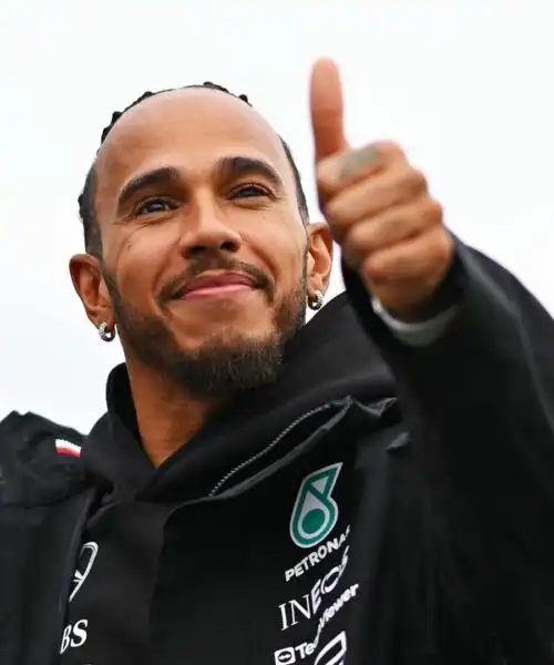 Lewis Hamilton esaltato dalla Ferrari