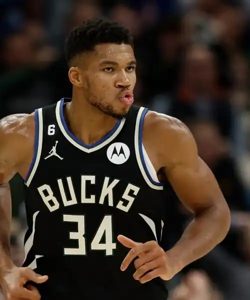 Giannis Antetokounmpo esagerato, eterno LeBron James