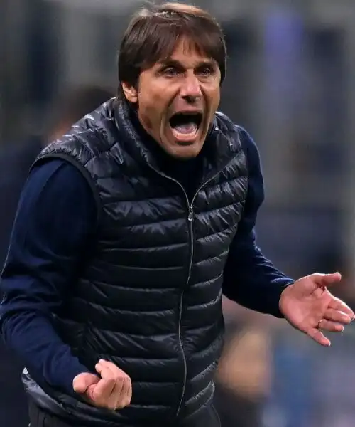 Gli arbitri replicano ad Antonio Conte e scoppia il caos: le foto