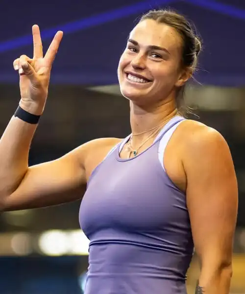 Le foto di Aryna Sabalenka che ride e scherza in allenamento