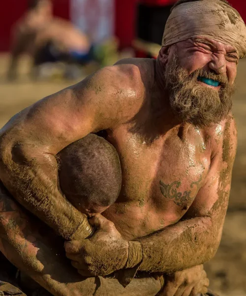 Battaglie durissime e spettacolari: le immagini del calcio storico fiorentino