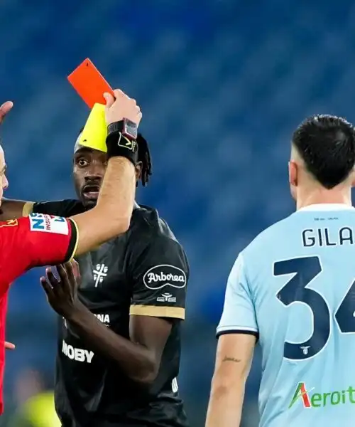 Lazio-Cagliari, Calvarese sconcertato dall’arbitro Ayroldi: le foto