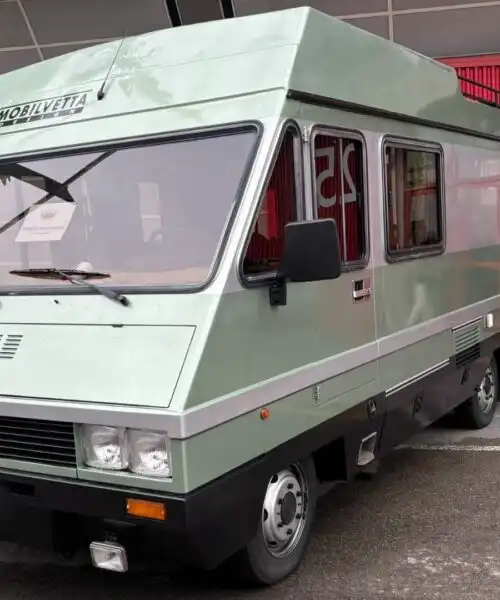 Fiat 242 in versione Camper: le foto di un re delle vacanze