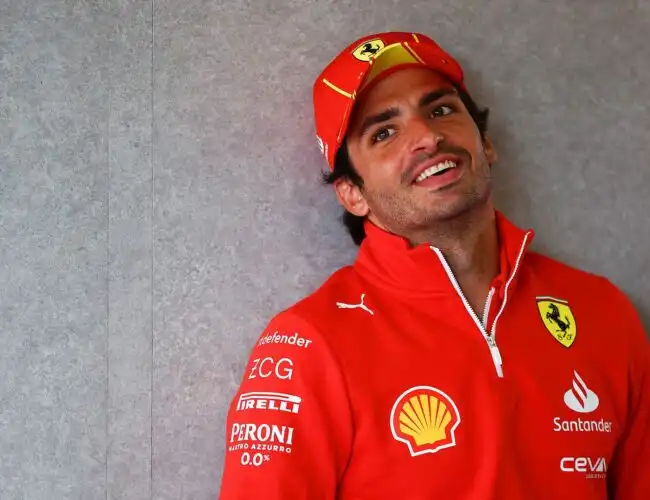 Carlos Sainz ha già voglia di tornare in Ferrari: il suo messaggio