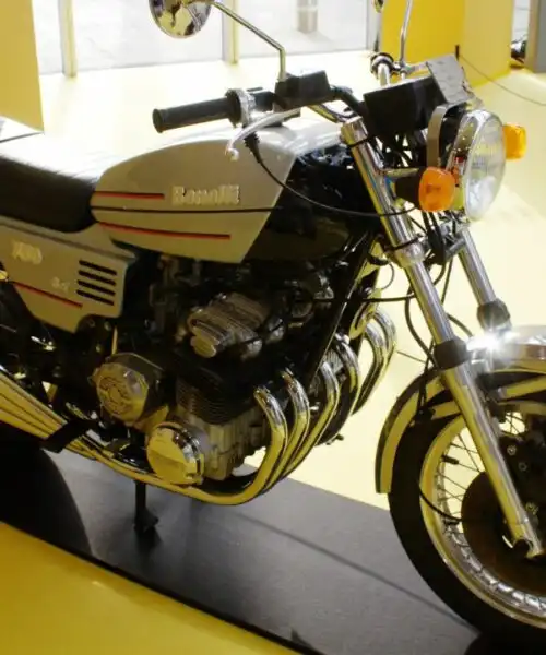 Compie 50 anni la Benelli 750 Sei: le foto di una moto che ha lasciato il segno