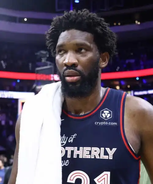 NBA, la spinta al giornalista costa molto a Joel Embiid