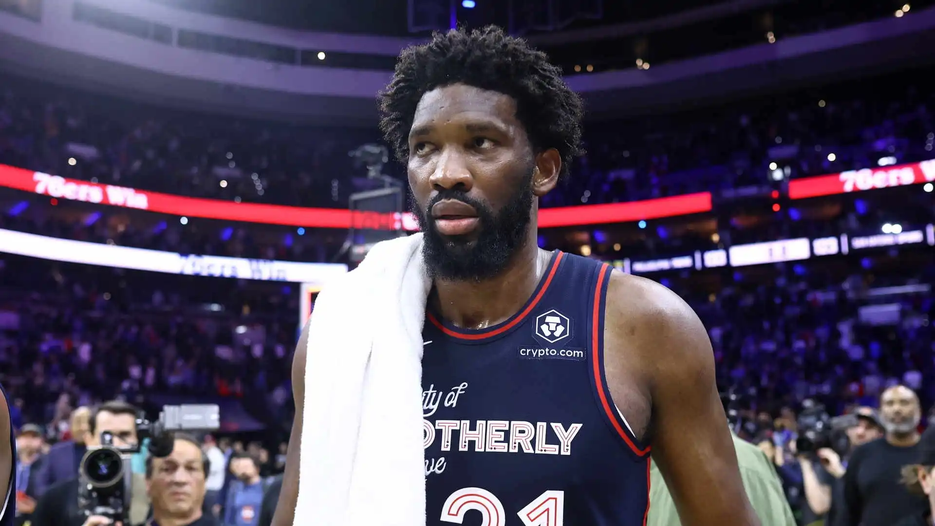 NBA, the push for the journalist costs Joel Embiid a lot