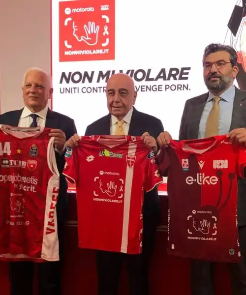 Adriano Galliani scende in campo con le farfalle del volley: le foto