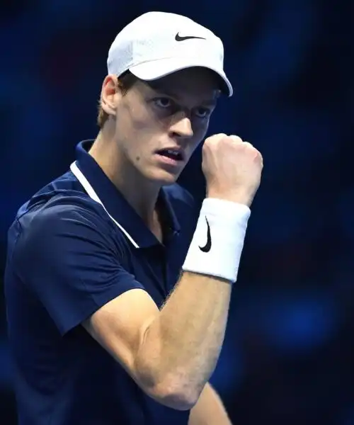 ATP Finals: un devastante Jannik Sinner vola in finale, Casper Ruud strapazzato