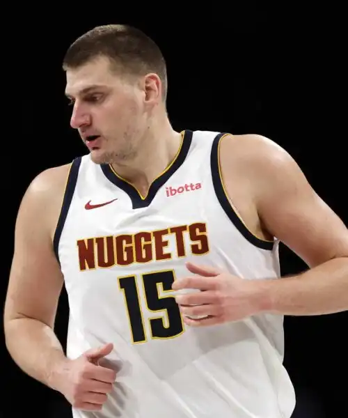 NBA: triple doppie per Nikola Jokic e LeBron James, Milwaukee sempre più in crisi