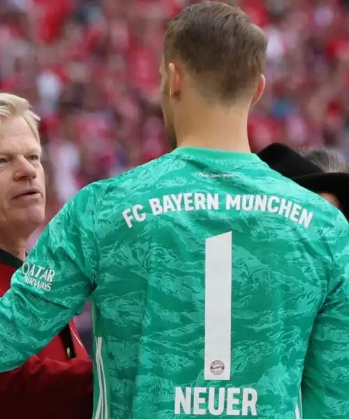 Oliver Kahn manda un avvertimento a Manuel Neuer: le foto