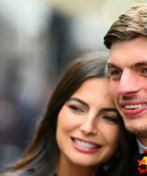 Kelly Piquet: splendido messaggio a Max Verstappen dopo il quarto trionfo. Foto