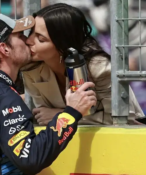 Kelly Piquet fa una richiesta particolare a Max Verstappen: le foto