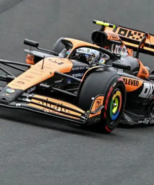 Lando Norris prenota la pole, Ferrari indietro