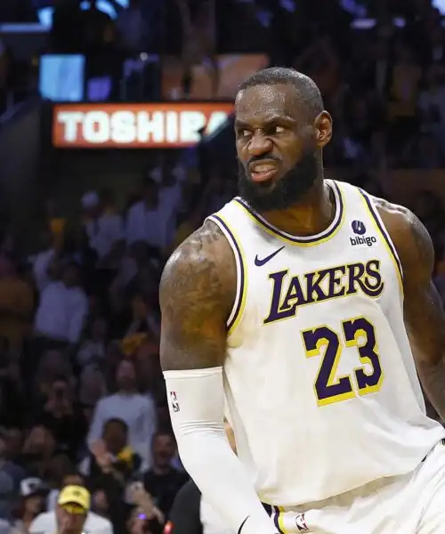 LeBron James da sogno: quarta tripla doppia consecutiva e successo con San Antonio