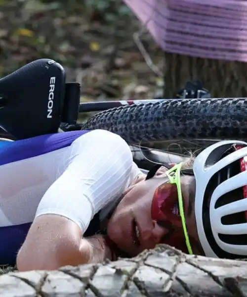 Spaventoso incidente nella mountain bike: le foto