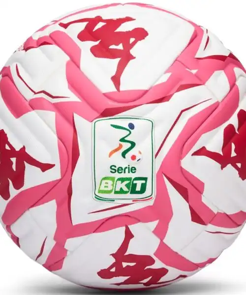 Lega B e Kappa presentano il nuovo pallone rosso: no alla violenza sulle donne