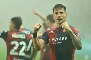 Pinamonti a segno, colpo Genoa a Parma. Balotelli debutta e viene subito ammonito